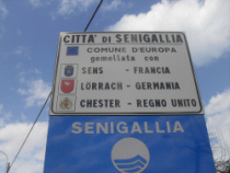 cartelloni stradali marche